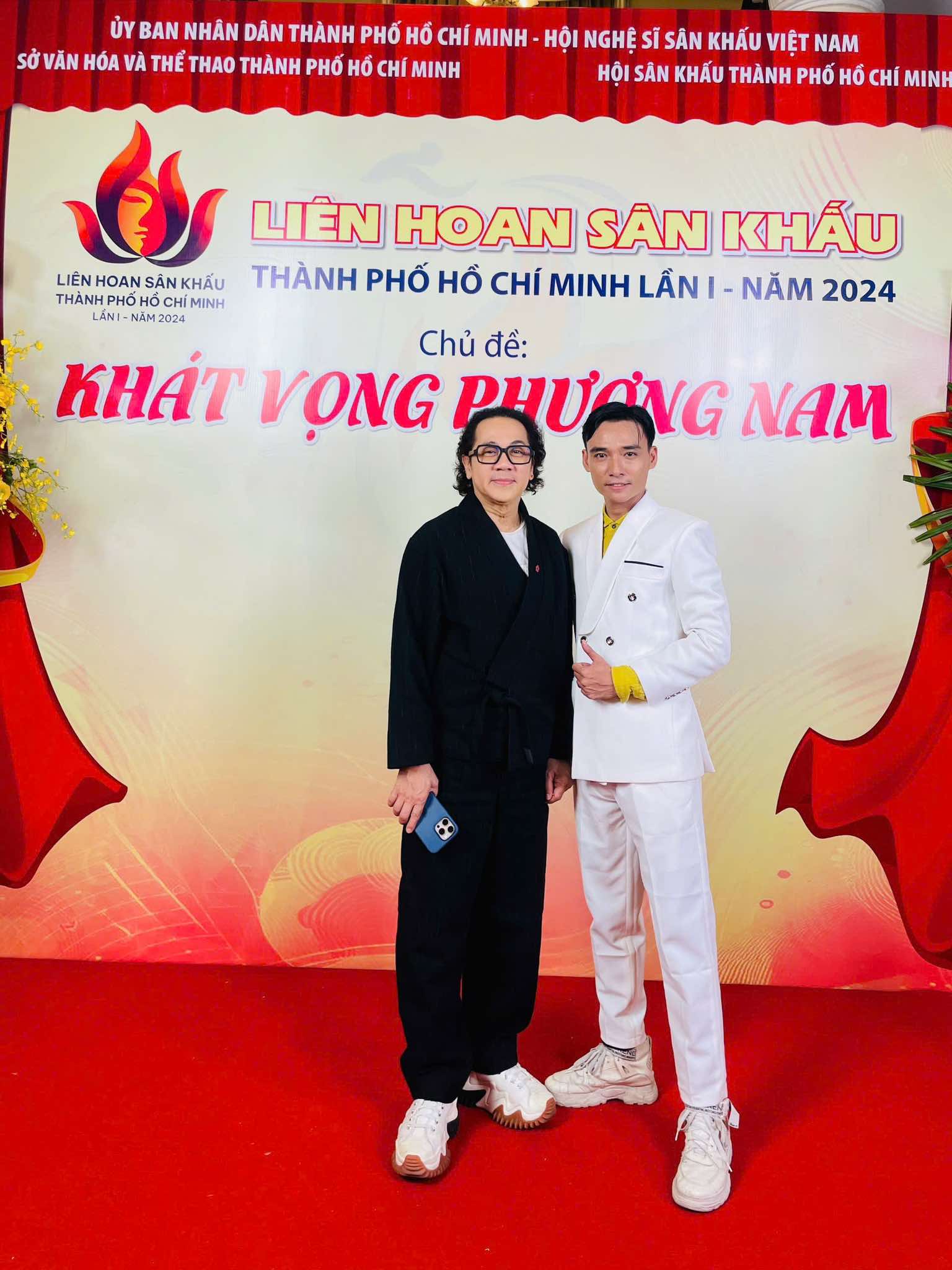 Nhóm song ca 2N - Tự hào khi hát tại Chương trình "Tôn vinh Cà phê, trà Việt" lần 3, năm 2025 - Ảnh 4.
