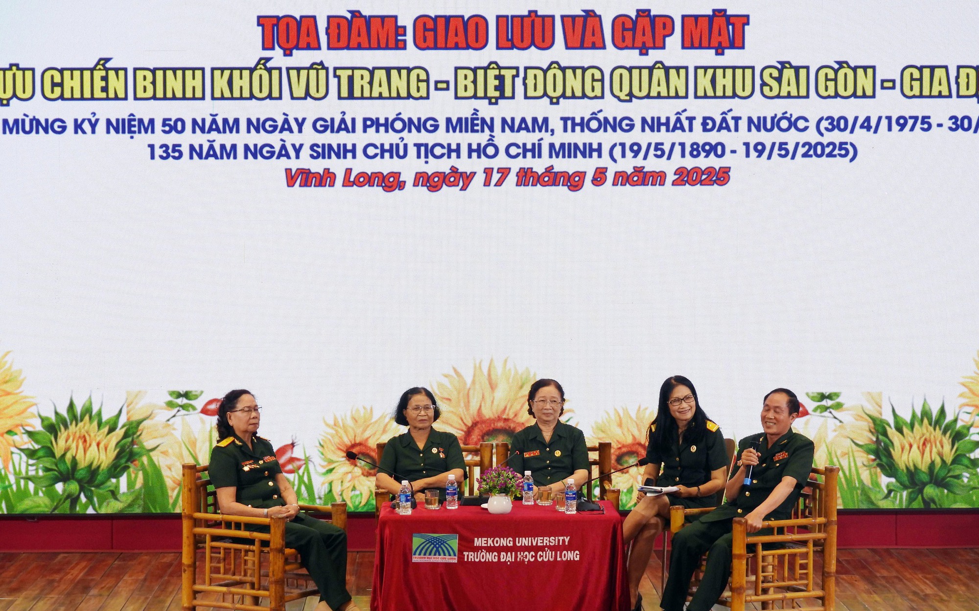 Các cựu chiến sĩ Biệt động Sài Gòn giao lưu với sinh viên Trường ĐH Cửu Long