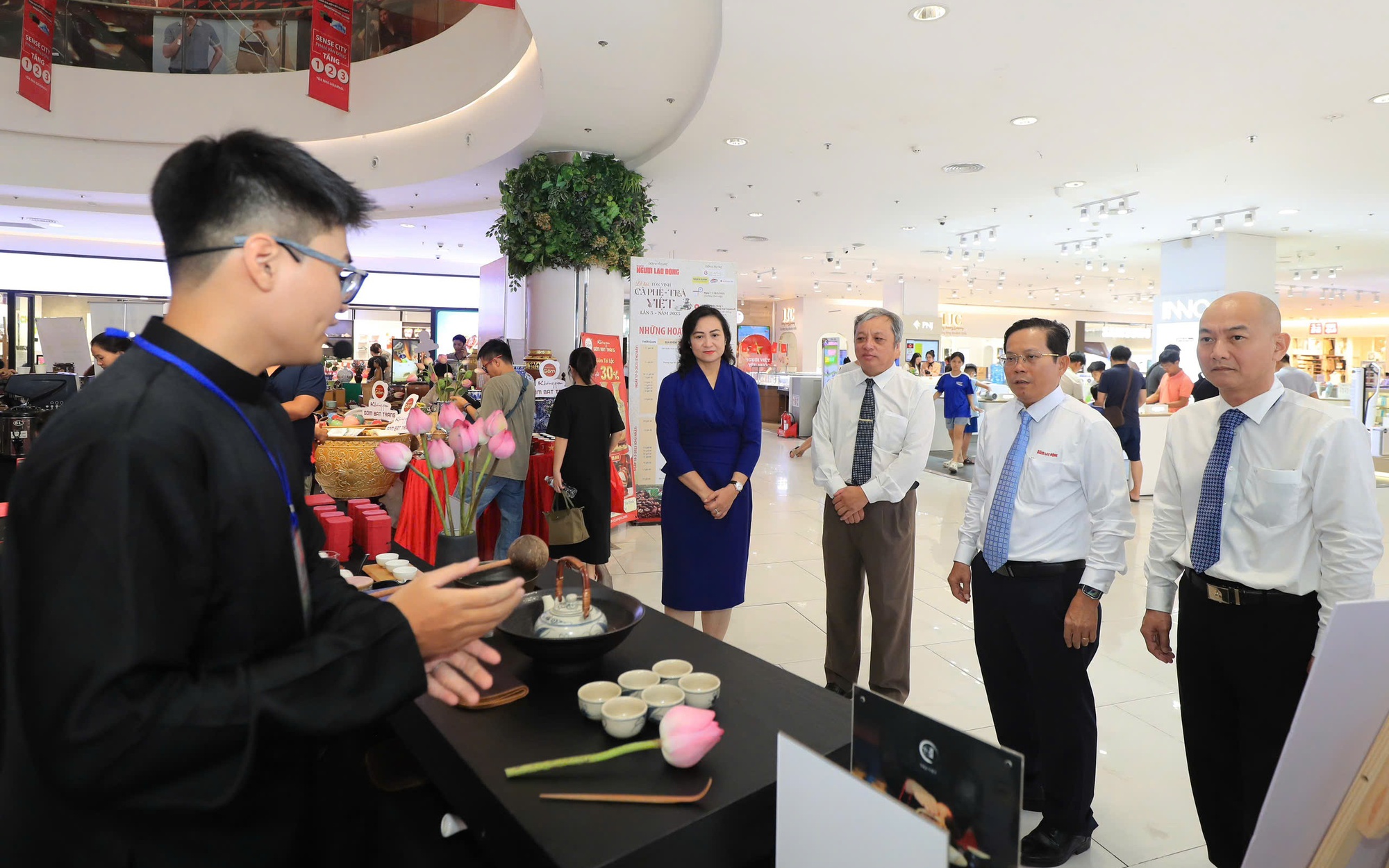 Rộn ràng sắc màu thương hiệu tại chương trình "Tôn vinh cà phê, trà Việt" lần 3 - 2025