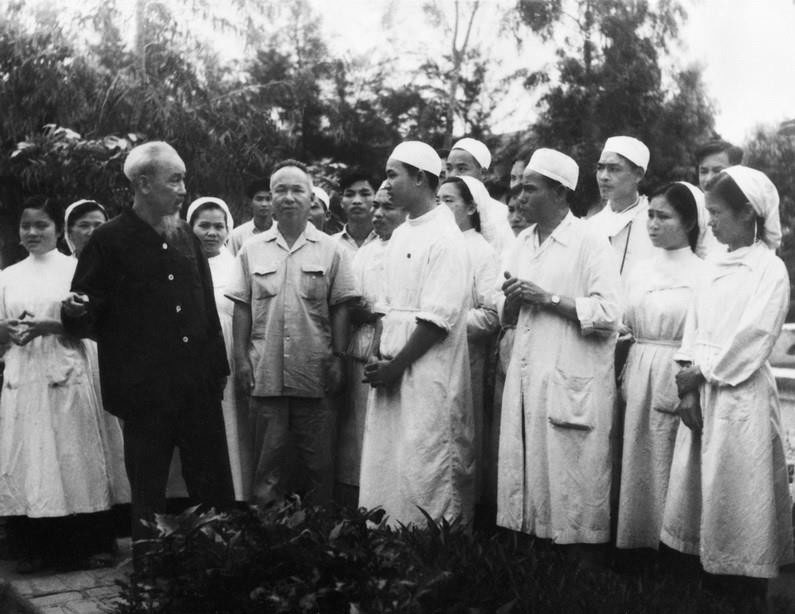 CHỦ TỊCH HỒ CHÍ MINH - NGỌN ĐUỐC SOI ĐƯỜNG CHO DÂN TỘC (*): Người đặt nền móng cho y tế dự phòng - Ảnh 1.