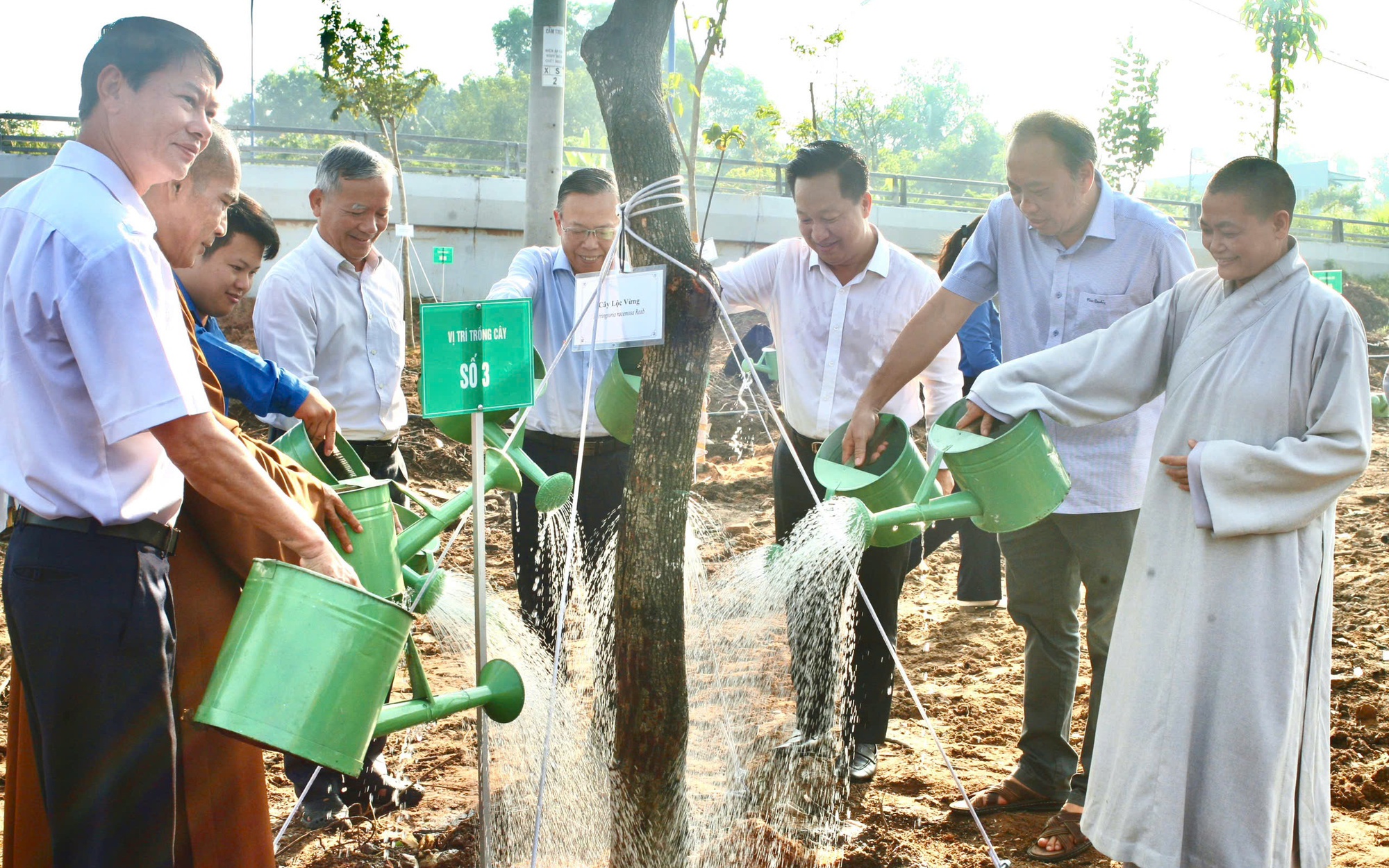 TP HCM trồng cây đời đời nhớ Bác