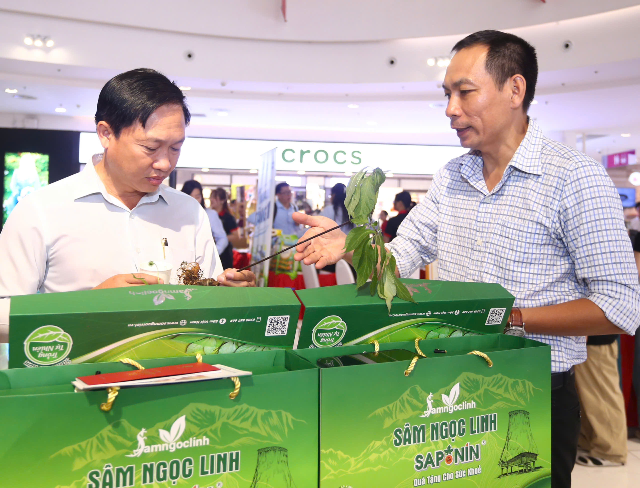 Rộn r&agrave;ng sắc m&agrave;u thương hiệu tại chương tr&igrave;nh "T&ocirc;n vinh c&agrave; ph&ecirc;, tr&agrave; Việt" lần 3 - 2025 - Ảnh 10.