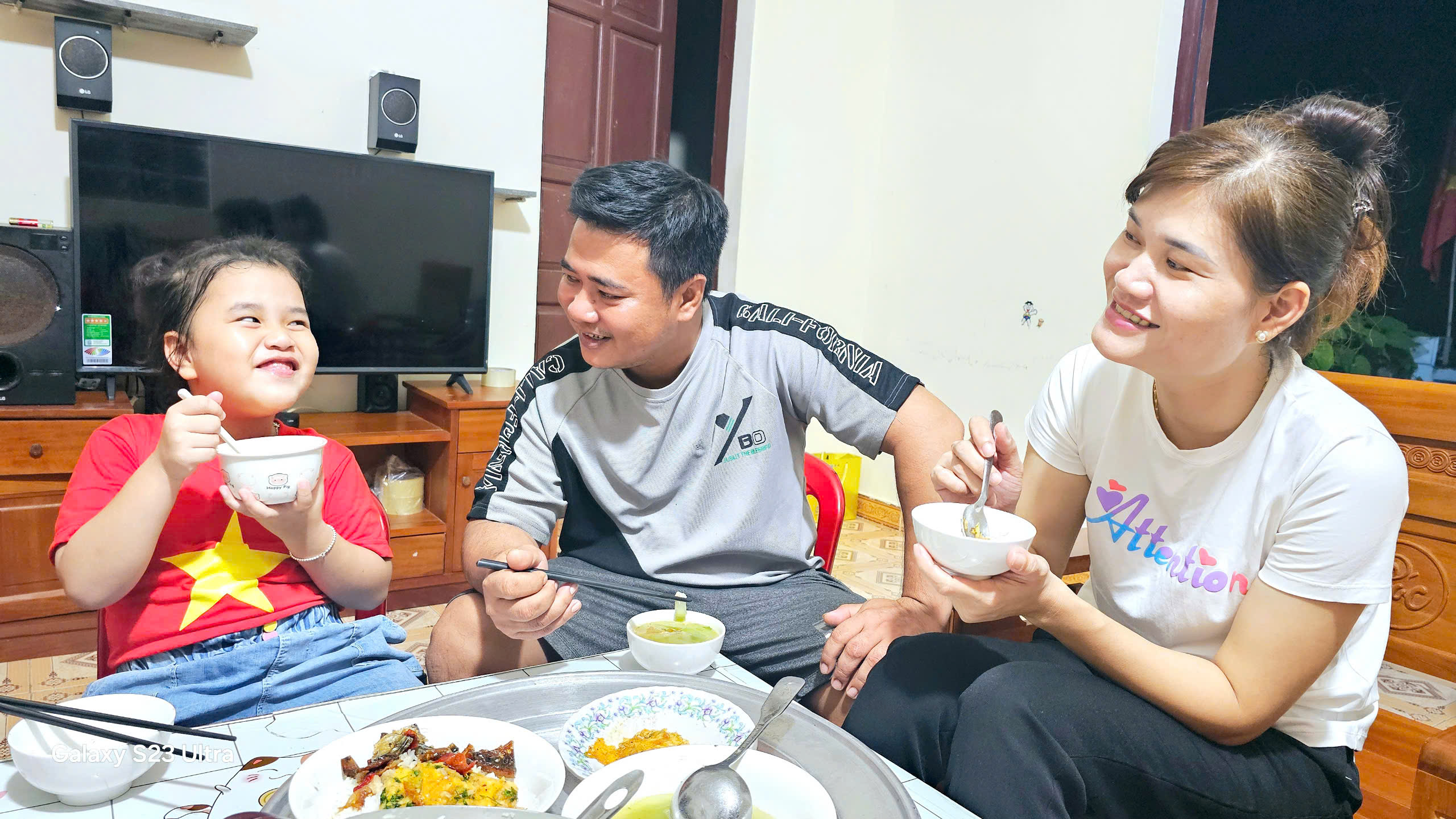 TP HCM mang nghĩa tình đến với Trường Sa và nhà giàn DK1 - Ảnh 15.