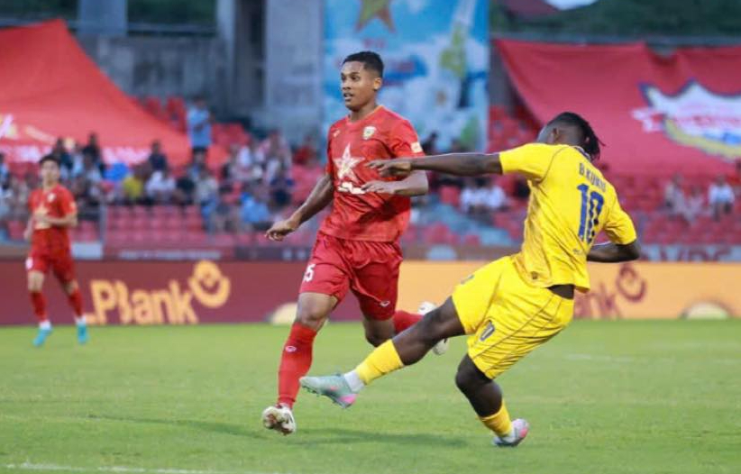 CLB SLNA nhen nh&oacute;m cơ hội trụ hạng sau chiến thắng trận "derby" xứ Nghệ - Ảnh 2.