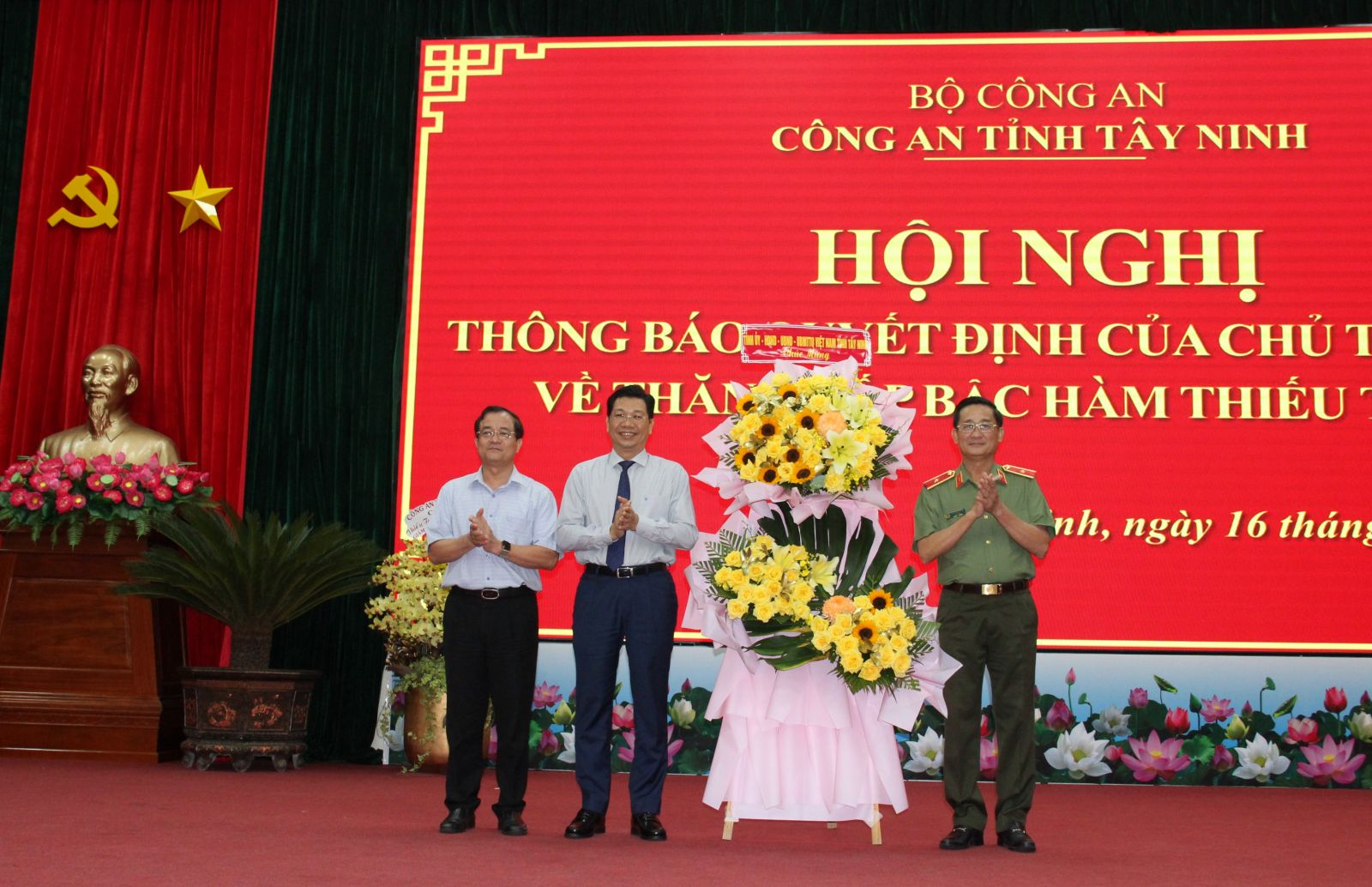 Gi&aacute;m đốc C&ocirc;ng an tỉnh T&acirc;y Ninh được thăng cấp bậc h&agrave;m Thiếu tướng- Ảnh 1.