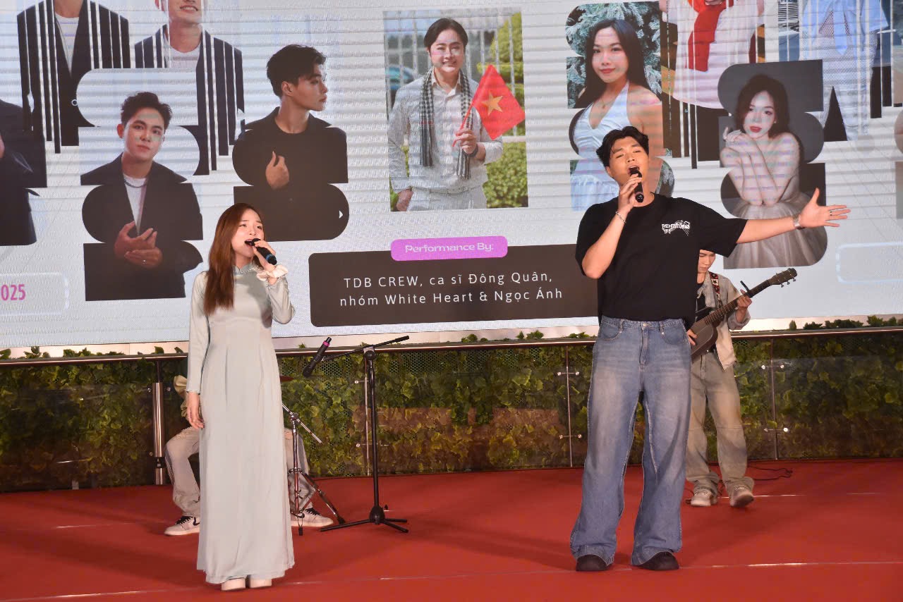 S&ocirc;i nổi c&aacute;c hoạt động giao lưu, giải tr&iacute; tại chương tr&igrave;nh "T&ocirc;n vinh c&agrave; ph&ecirc;, tr&agrave; Việt" - Ảnh 8.
