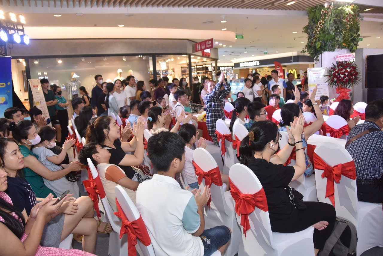 S&ocirc;i nổi c&aacute;c hoạt động giao lưu, giải tr&iacute; tại chương tr&igrave;nh "T&ocirc;n vinh c&agrave; ph&ecirc;, tr&agrave; Việt" - Ảnh 5.