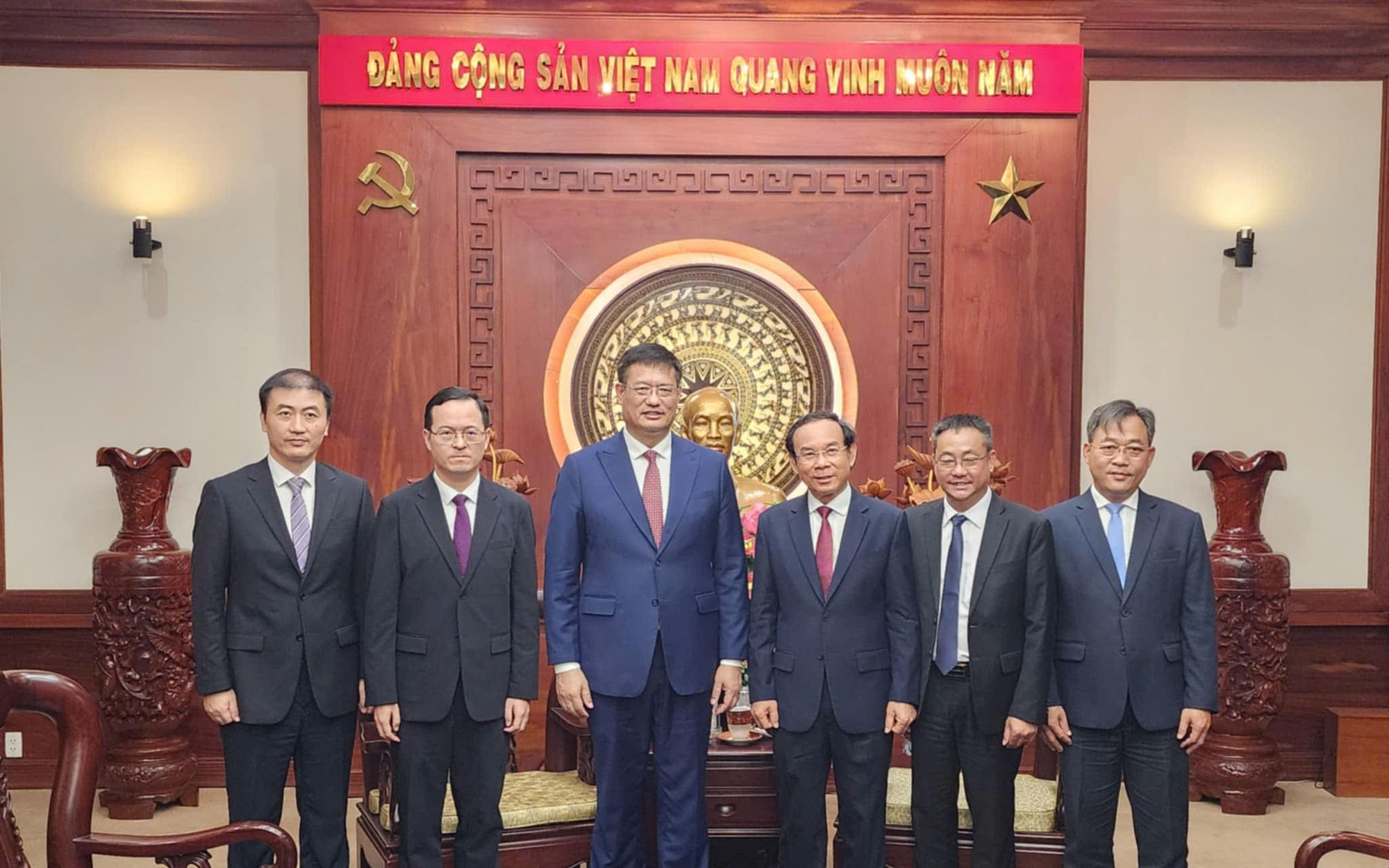 Tổng Lãnh sự Trung Quốc ấn tượng về sự phát triển của TP HCM