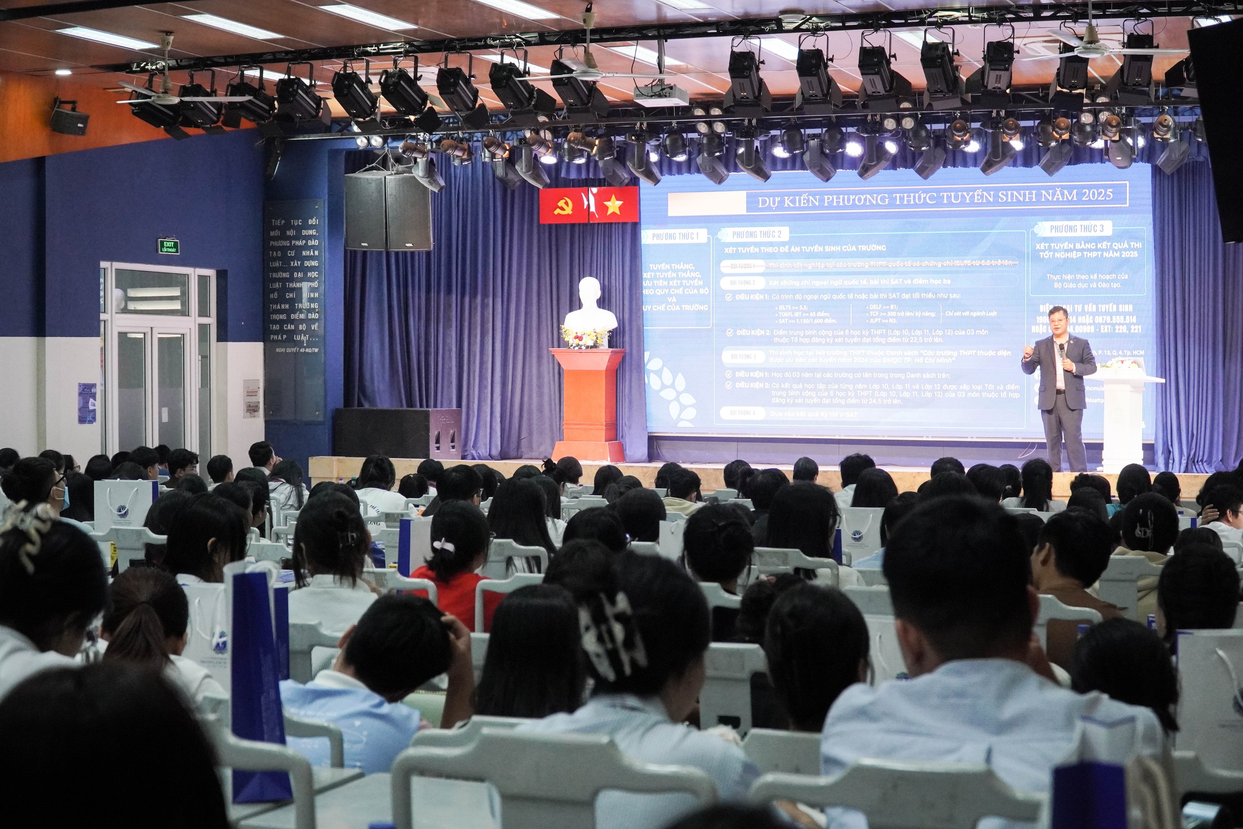 Phụ huynh trải nghiệm 1 ng&agrave;y l&agrave;m sinh vi&ecirc;n c&ugrave;ng con  - Ảnh 2.