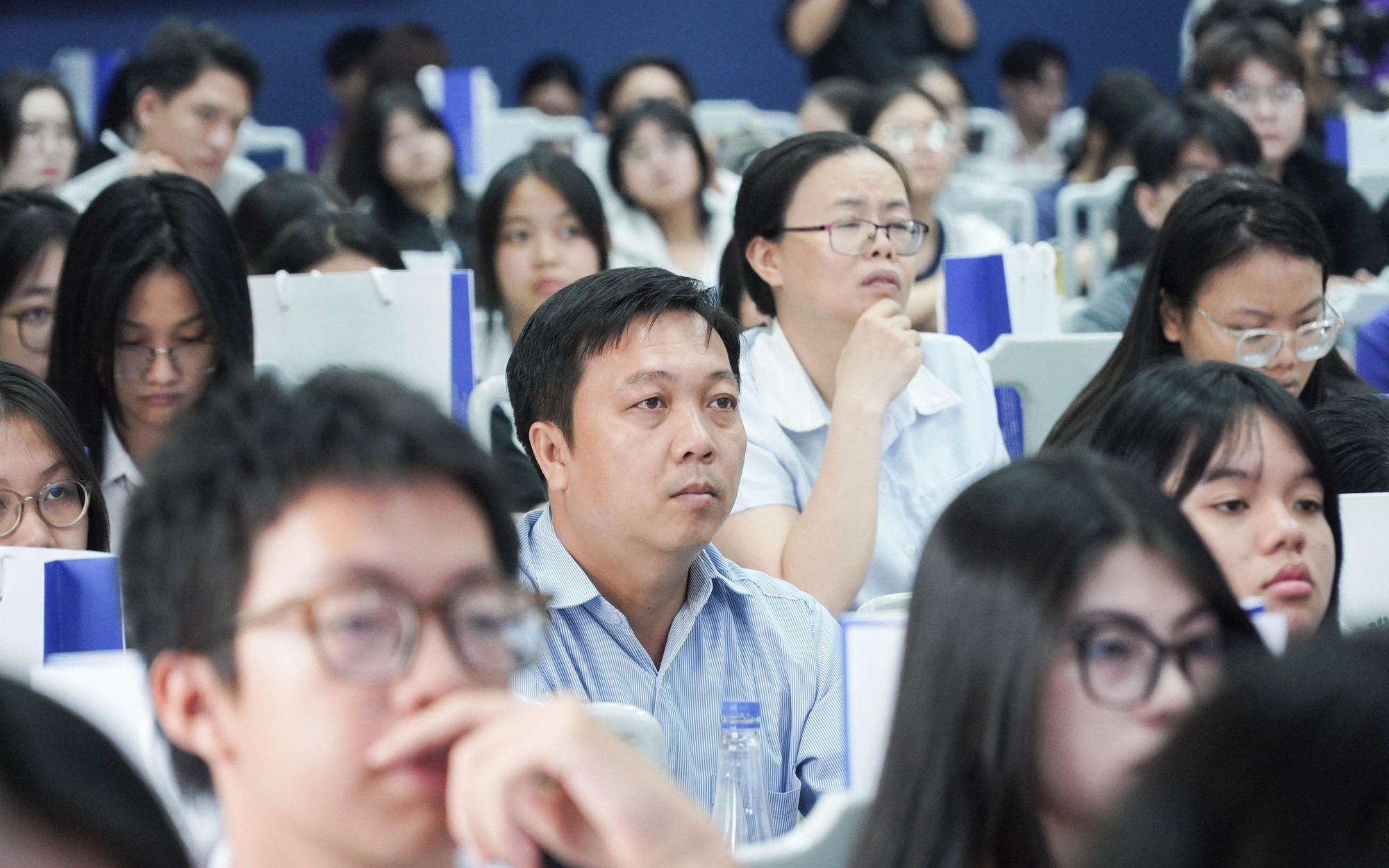 Chia sẻ của phụ huynh về "một ngày làm sinh viên cùng con"