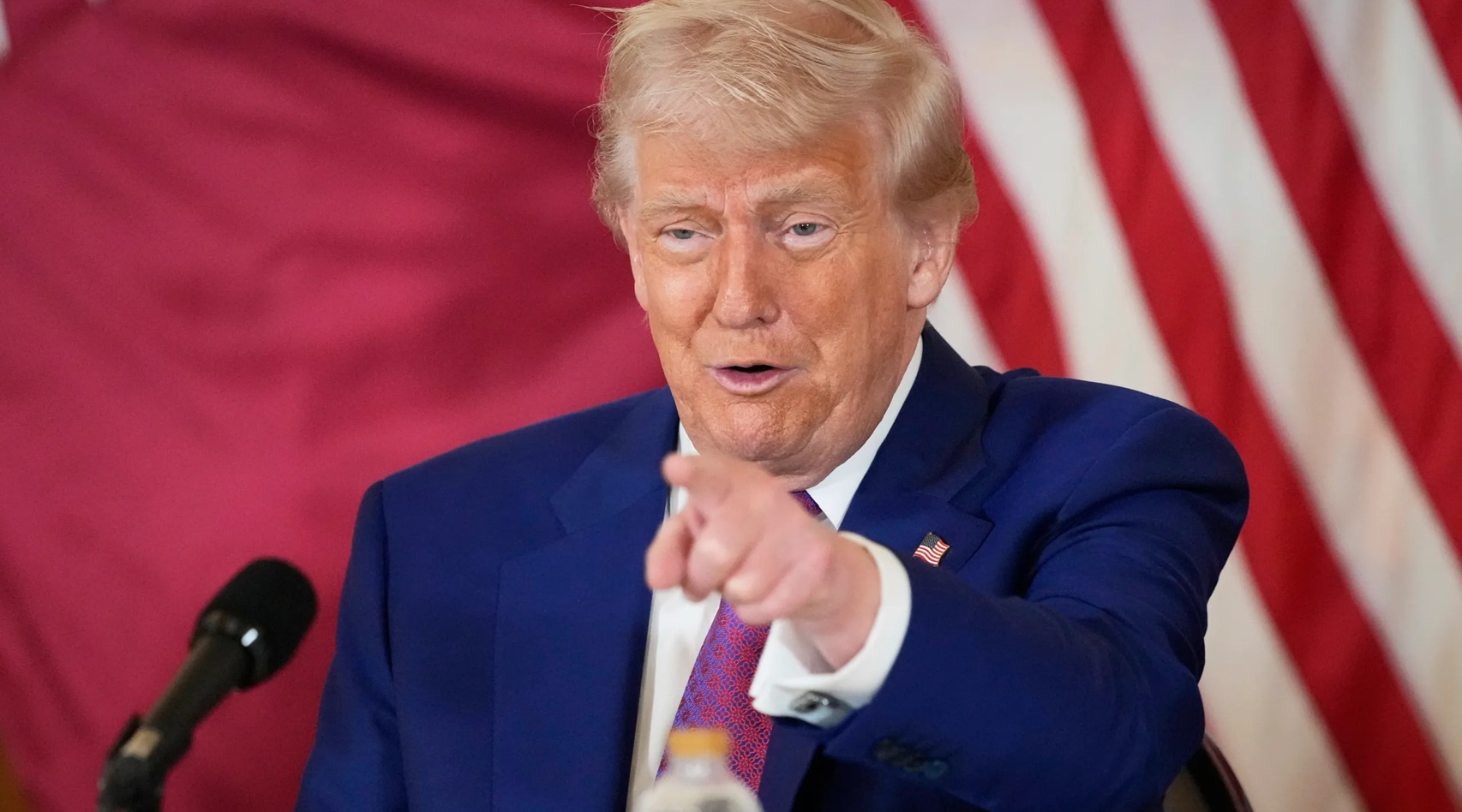 Tổng thống Donald Trump: "T&ocirc;i c&oacute; mối quan hệ rất tốt với &ocirc;ng Putin. Ch&uacute;ng t&ocirc;i phải đo&agrave;n kết lại" - Ảnh 1.