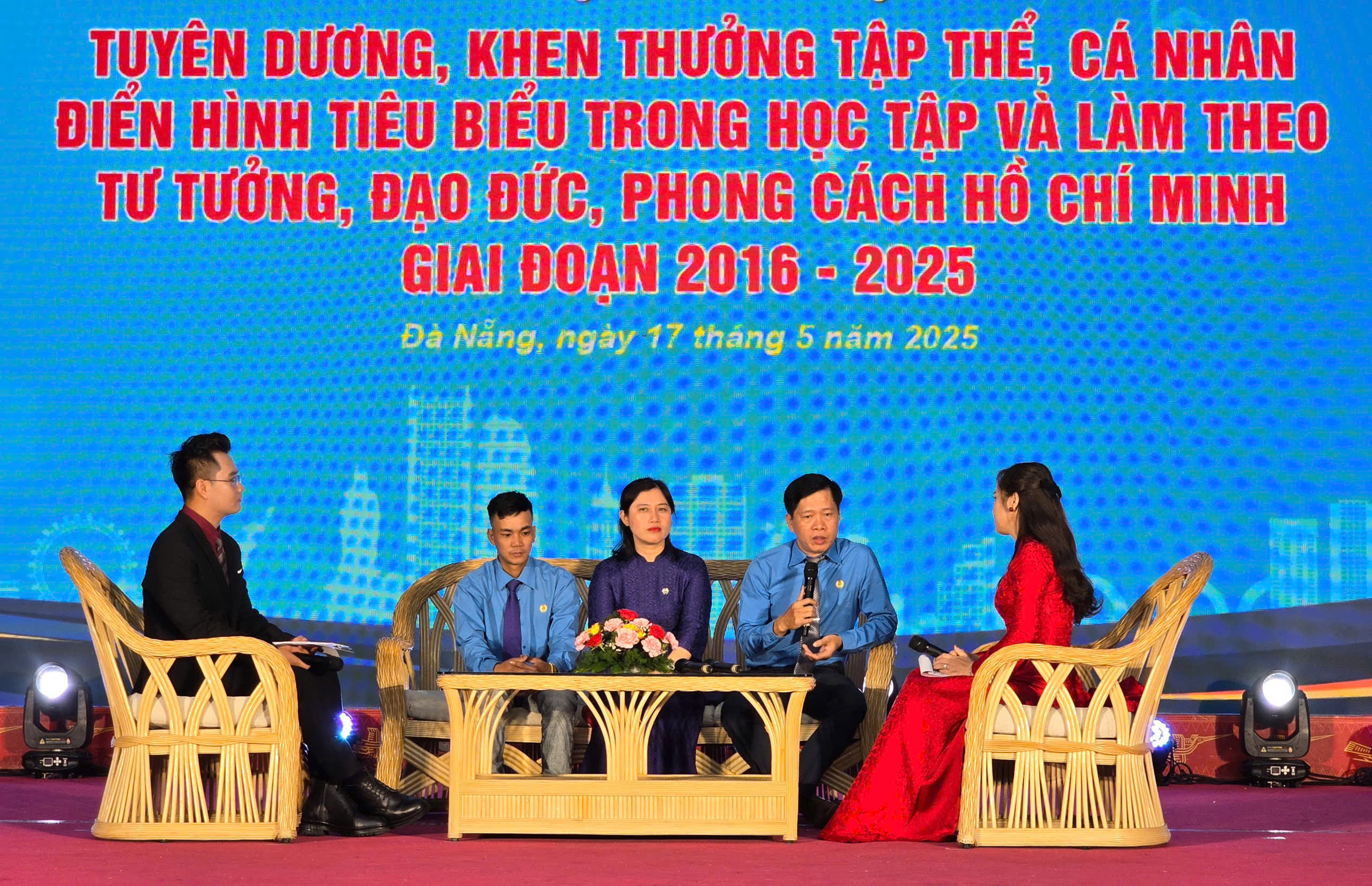 Công đoàn Đà Nẵng tôn vinh 135 gương điển hình học và làm theo Bác- Ảnh 1.