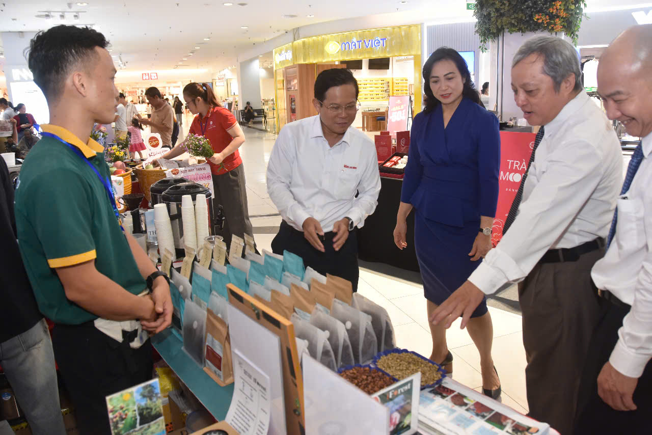 Chương tr&igrave;nh &ldquo;T&ocirc;n vinh c&agrave; ph&ecirc;, tr&agrave; Việt&rdquo; 2025: Khai mạc kh&ocirc;ng gian văn h&oacute;a Việt giữa l&ograve;ng th&agrave;nh phố - Ảnh 17.