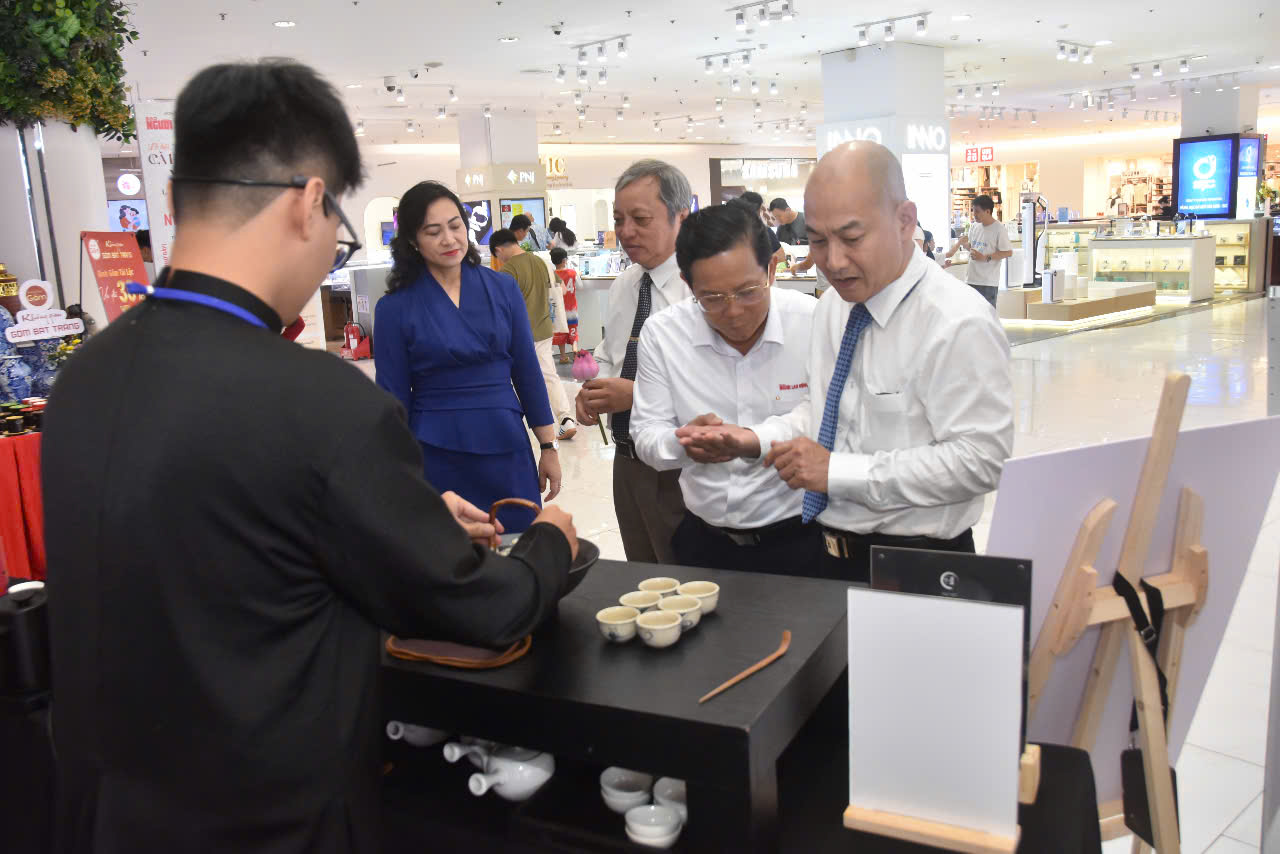 Chương tr&igrave;nh &ldquo;T&ocirc;n vinh c&agrave; ph&ecirc;, tr&agrave; Việt&rdquo; 2025: Khai mạc kh&ocirc;ng gian văn h&oacute;a Việt giữa l&ograve;ng th&agrave;nh phố - Ảnh 19.