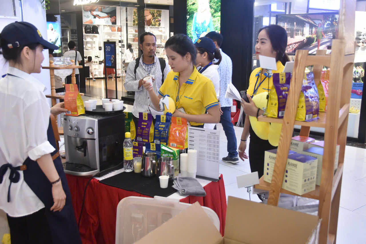 Chương tr&igrave;nh &ldquo;T&ocirc;n vinh c&agrave; ph&ecirc;, tr&agrave; Việt&rdquo; 2025: Khai mạc kh&ocirc;ng gian văn h&oacute;a Việt giữa l&ograve;ng th&agrave;nh phố - Ảnh 3.