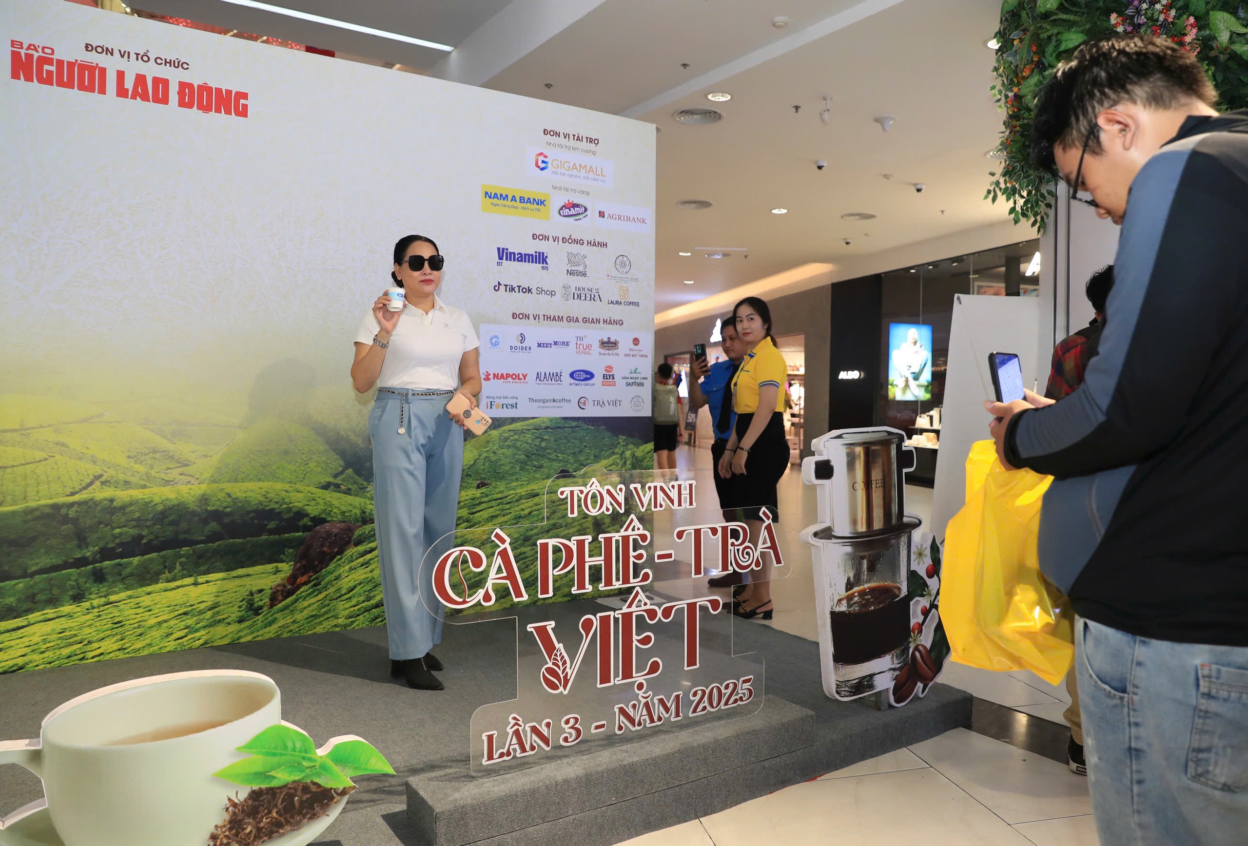 Chương tr&igrave;nh &ldquo;T&ocirc;n vinh c&agrave; ph&ecirc;, tr&agrave; Việt&rdquo; 2025: Khai mạc kh&ocirc;ng gian văn h&oacute;a Việt giữa l&ograve;ng th&agrave;nh phố - Ảnh 15.