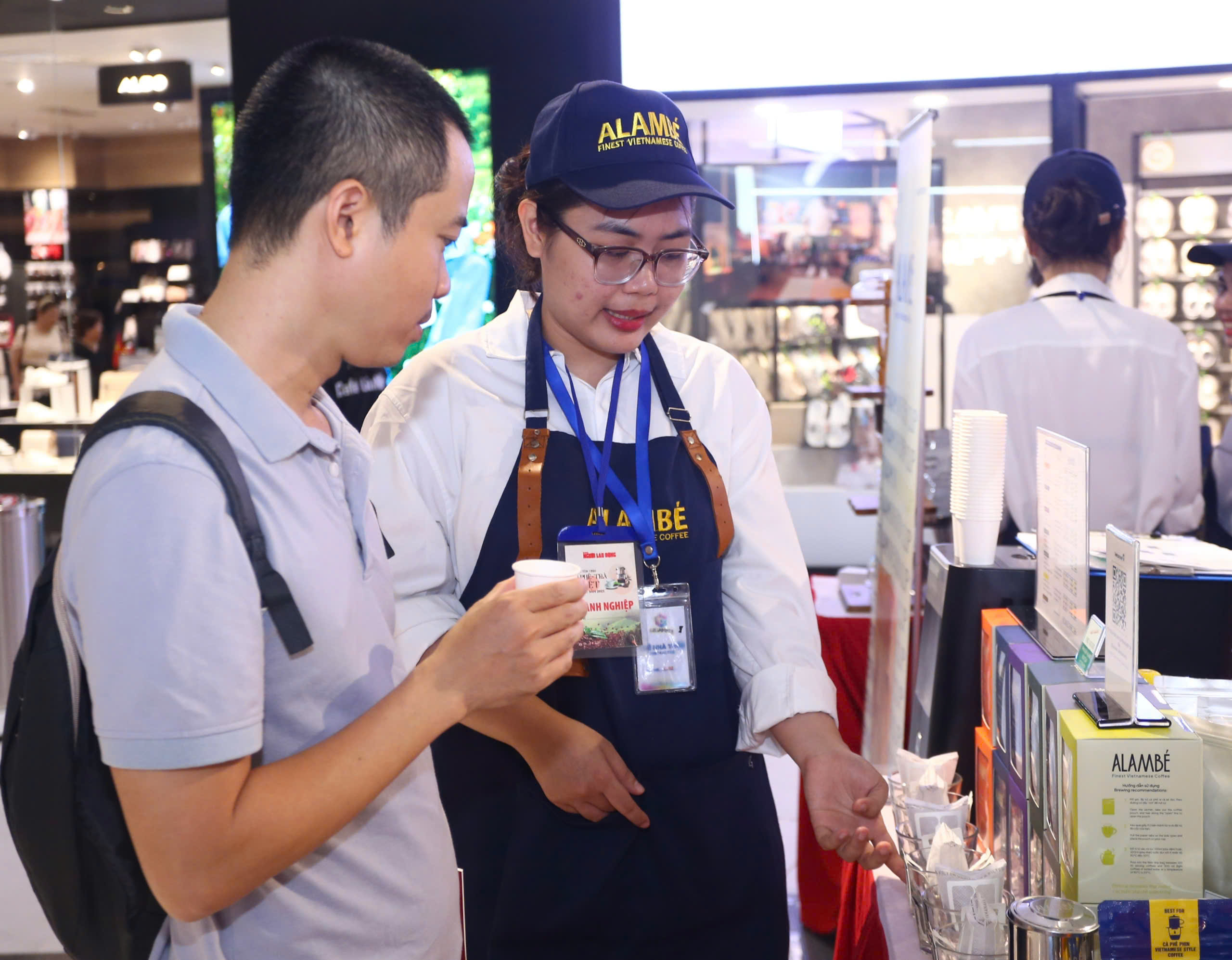 Chương tr&igrave;nh &ldquo;T&ocirc;n vinh c&agrave; ph&ecirc;, tr&agrave; Việt&rdquo; 2025: Khai mạc kh&ocirc;ng gian văn h&oacute;a Việt giữa l&ograve;ng th&agrave;nh phố - Ảnh 13.