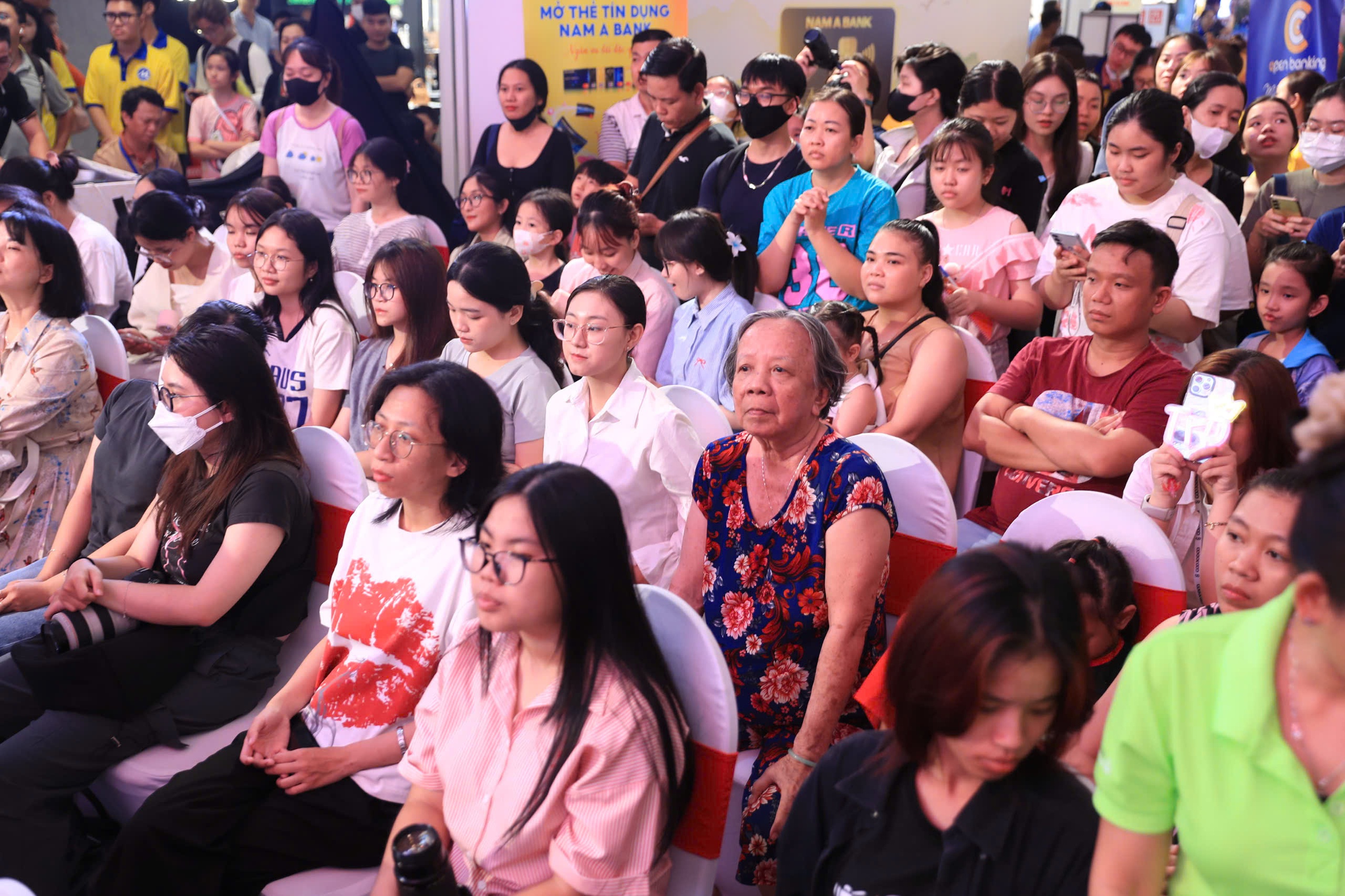 Gala nghệ thuật &ldquo;Đất nước vươn m&igrave;nh&rdquo;: H&ograve;a &acirc;m của những giai điệu tự h&agrave;o v&agrave; t&igrave;nh y&ecirc;u Tổ quốc - Ảnh 3.