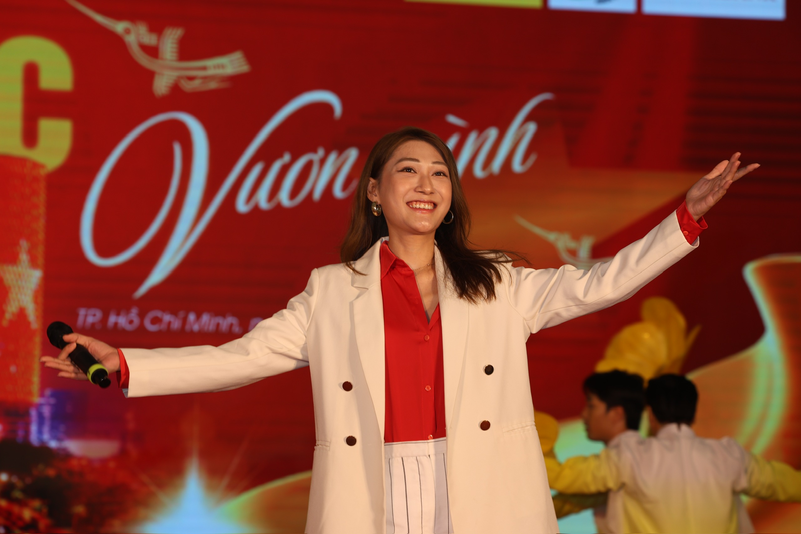Gala nghệ thuật &ldquo;Đất nước vươn m&igrave;nh&rdquo;: H&ograve;a &acirc;m của những giai điệu tự h&agrave;o v&agrave; t&igrave;nh y&ecirc;u Tổ quốc - Ảnh 12.
