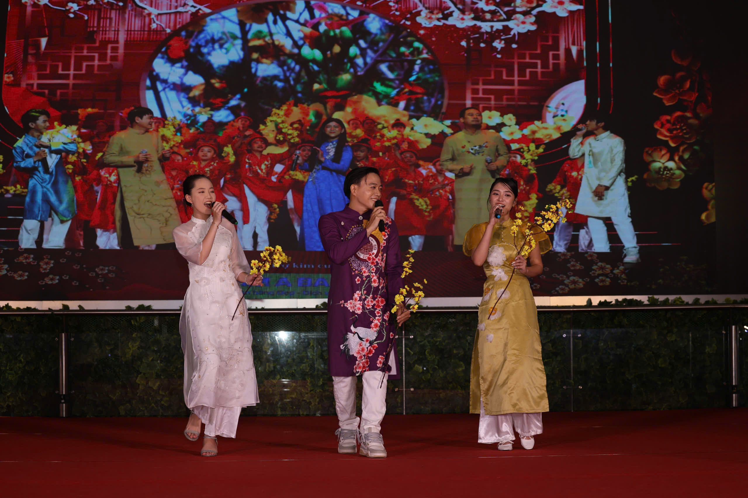 Gala nghệ thuật &ldquo;Đất nước vươn m&igrave;nh&rdquo;: H&ograve;a &acirc;m của những giai điệu tự h&agrave;o v&agrave; t&igrave;nh y&ecirc;u Tổ quốc - Ảnh 25.