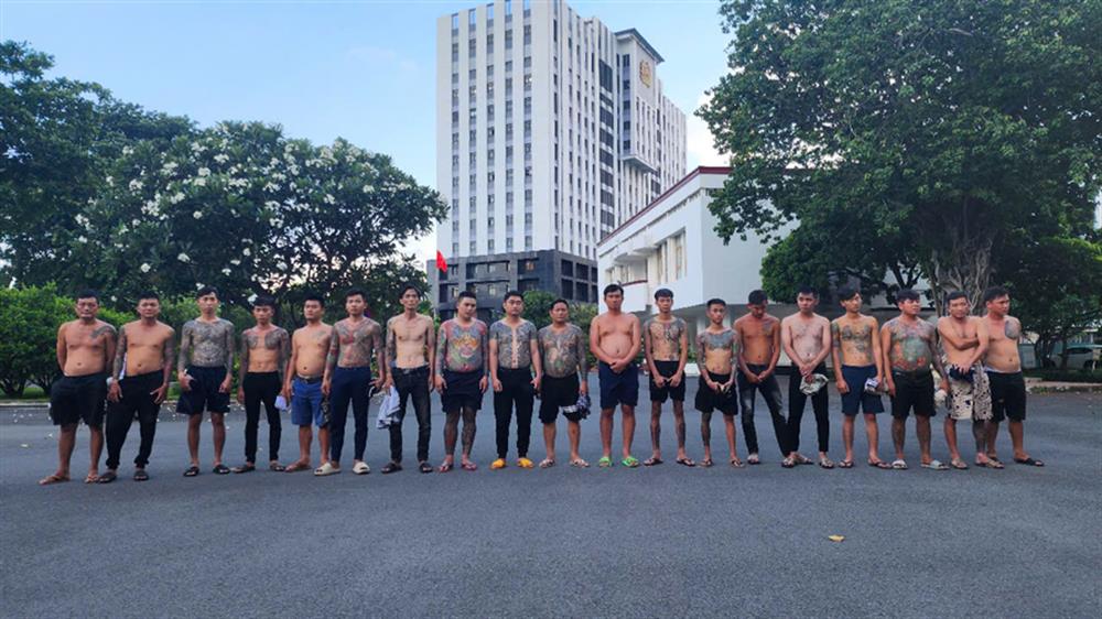 Bộ Công an khởi tố "ông trùm" giang hồ miền Tây cùng 31 đồng phạm, thu giữ nhiều súng đạn- Ảnh 2.