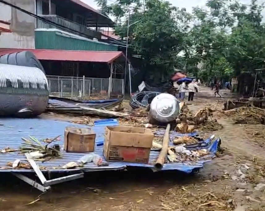 VIDEO: Lũ quét bất ngờ trong đêm làm nhiều người chết và mất tích- Ảnh 3.