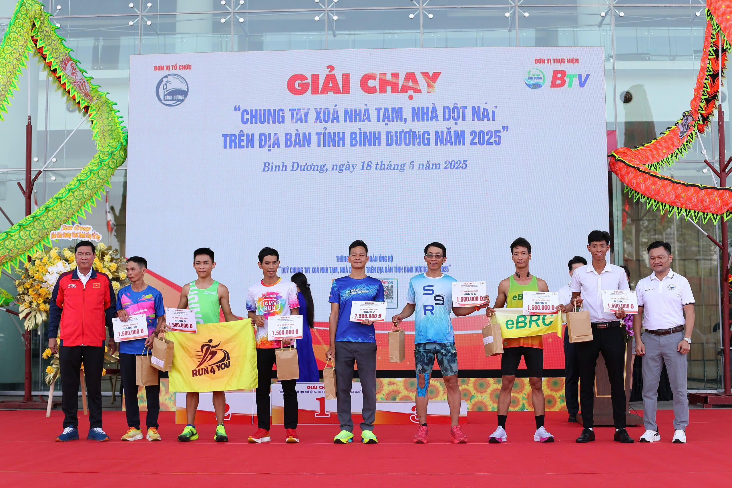 Hơn 10.000 VĐV tham gia Giải việt d&atilde; "Chung tay x&oacute;a nh&agrave; tạm, nh&agrave; dột n&aacute;t" tỉnh B&igrave;nh Dương- Ảnh 3.