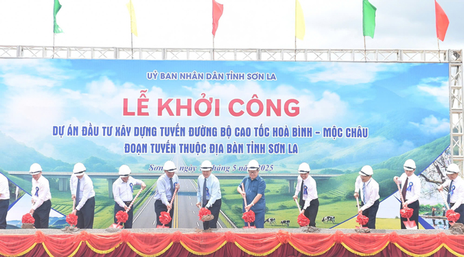 Khởi c&ocirc;ng tuyến cao tốc H&ograve;a B&igrave;nh - Mộc Ch&acirc;u - Ảnh 1.