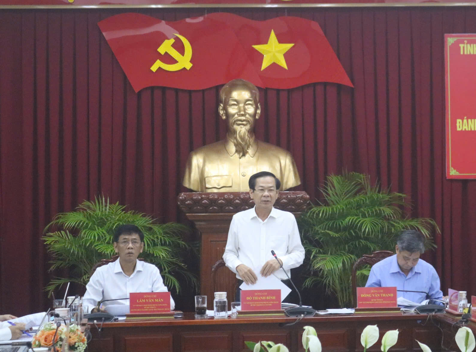 Bí thư Thành ủy Cần Thơ: "Những cán bộ làm không được thì đứng qua một bên" - Ảnh 1.