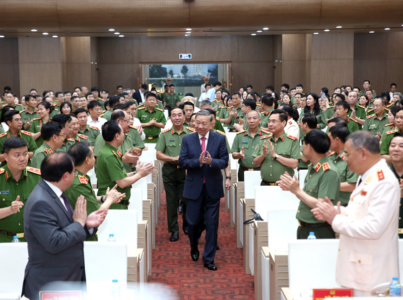 Tổng B&iacute; thư T&ocirc; L&acirc;m: Gắn kết chặt chẽ việc học tập, l&agrave;m theo B&aacute;c với x&acirc;y dựng lực lượng CAND- Ảnh 1.