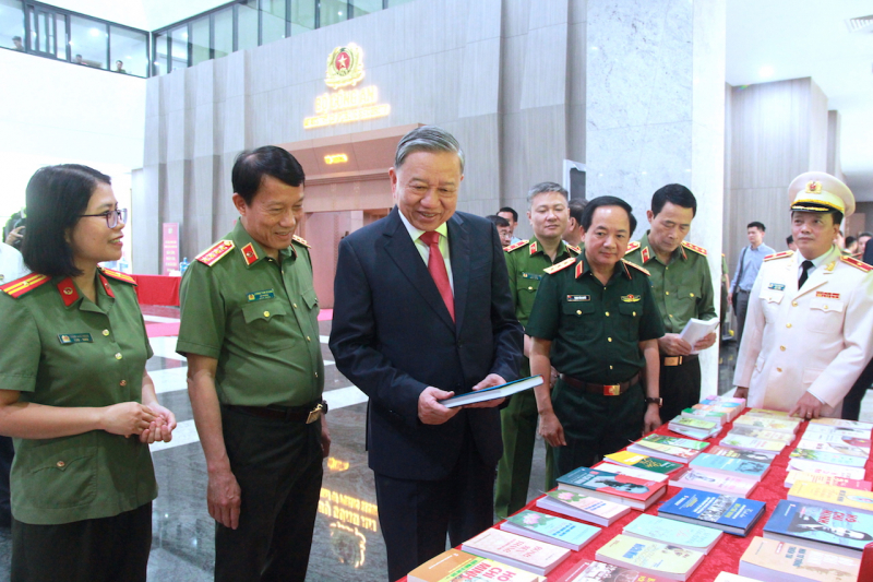 Tổng B&iacute; thư T&ocirc; L&acirc;m: Gắn kết chặt chẽ việc học tập, l&agrave;m theo B&aacute;c với x&acirc;y dựng lực lượng CAND- Ảnh 3.