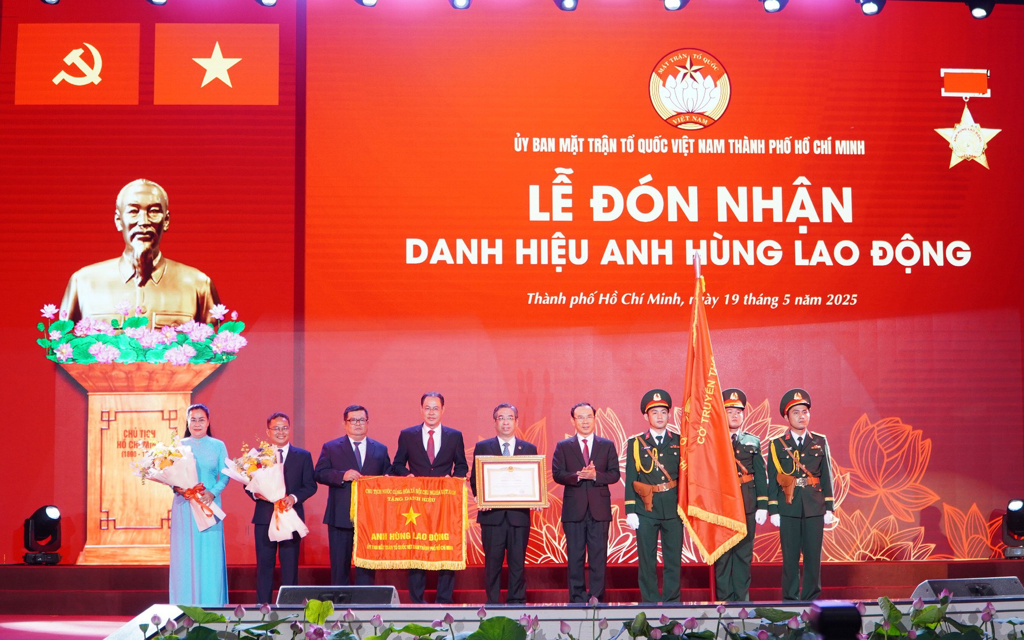 Ủy ban MTTQ TP HCM đón nhận danh hiệu Anh hùng Lao động