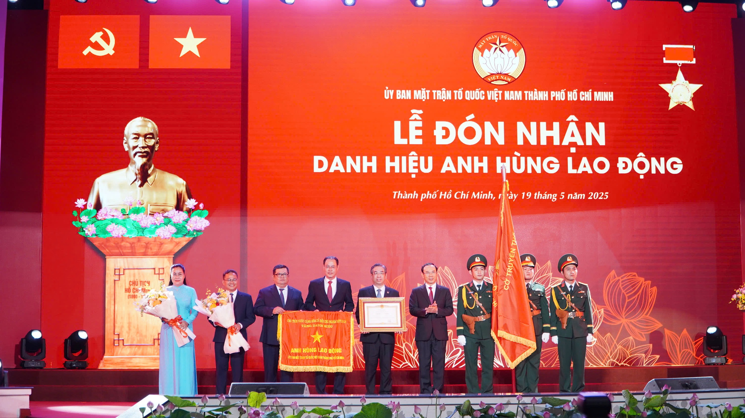 Không ngừng vun đắp khối đại đoàn kết - Ảnh 1.