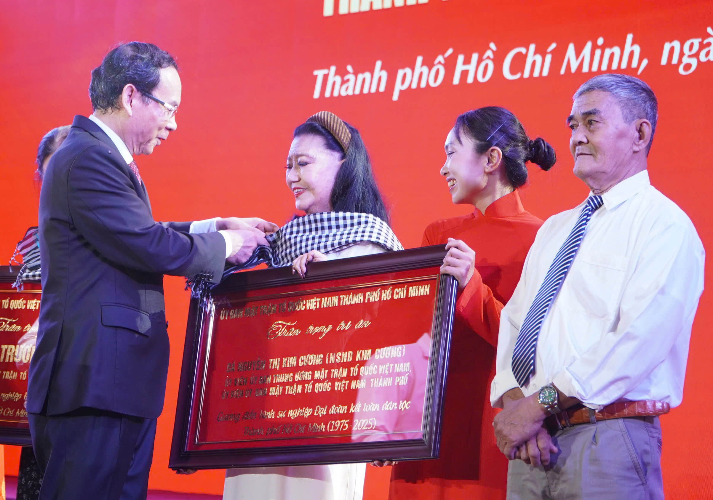 Không ngừng vun đắp khối đại đoàn kết - Ảnh 1.