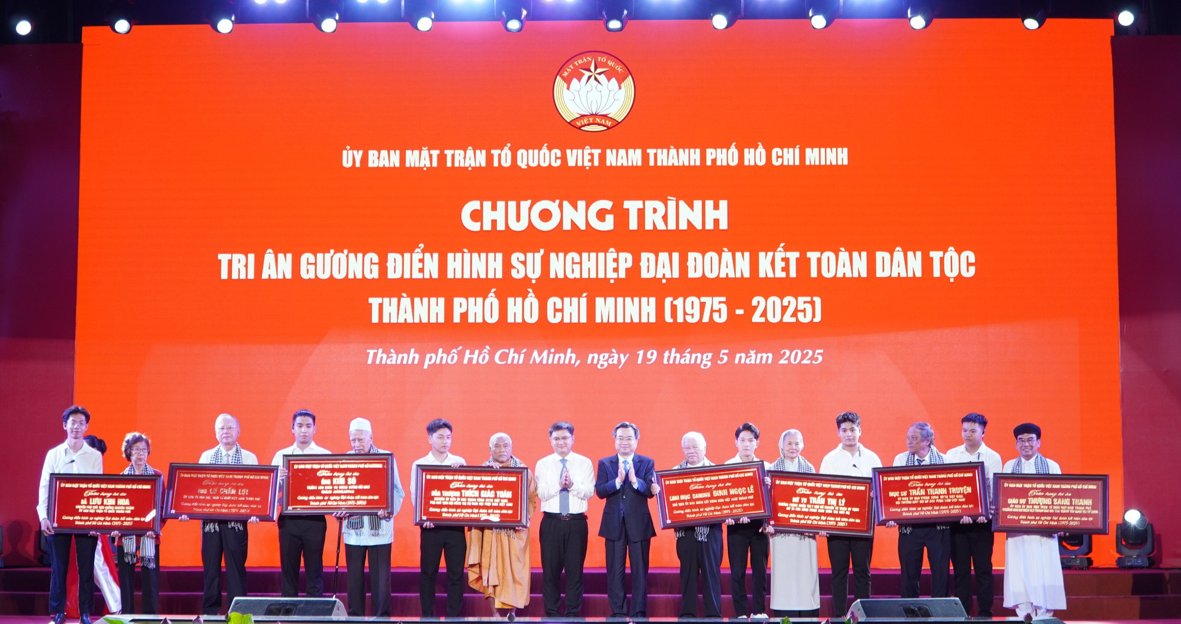 TP HCM tri &acirc;n 49 gương điển h&igrave;nh sự nghiệp đại đo&agrave;n kết to&agrave;n d&acirc;n tộc - Ảnh 2.