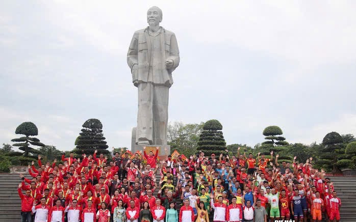 Tháng 5 - mùa sen nở