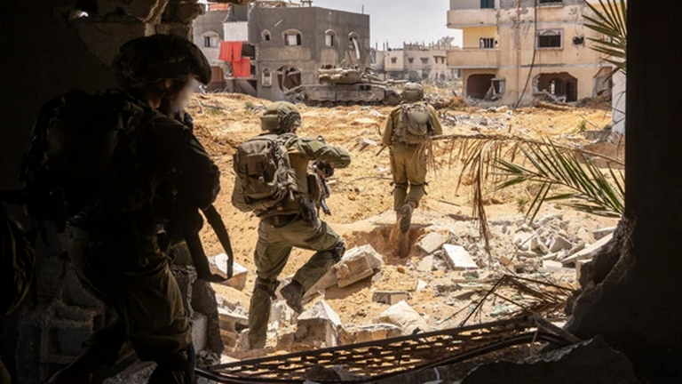 Israel đ&aacute;nh lớn, đổ qu&acirc;n v&agrave;o cả 2 đầu dải Gaza - Ảnh 1.