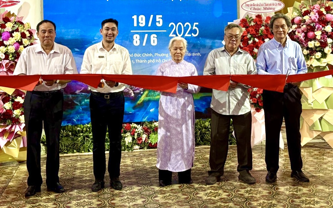 Khai mạc trưng bày tác phẩm “Kể chuyện sau ngày thống nhất”