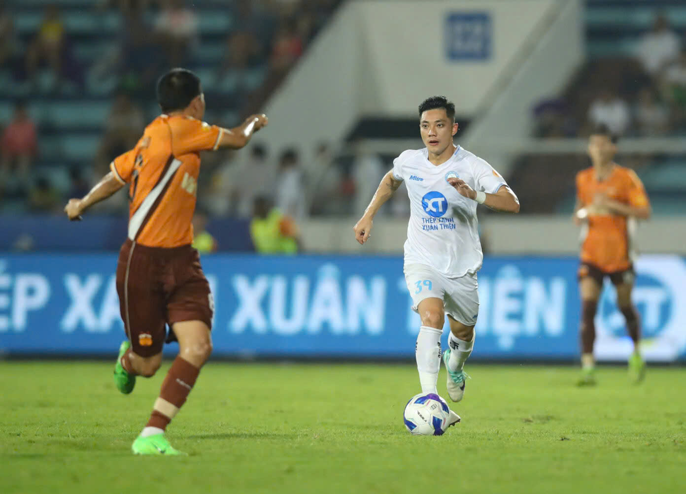 Lộ diện ứng vi&ecirc;n v&ocirc; địch V-League - Ảnh 1.