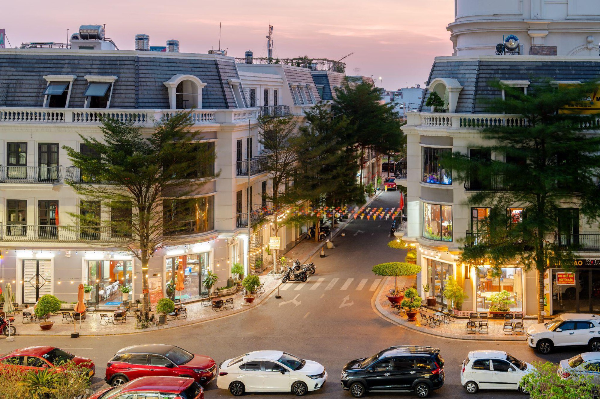 The Infinity Dĩ An  - Kh&ocirc;ng gian gi&agrave;u sức sống b&ecirc;n trong Charm City- Ảnh 3.