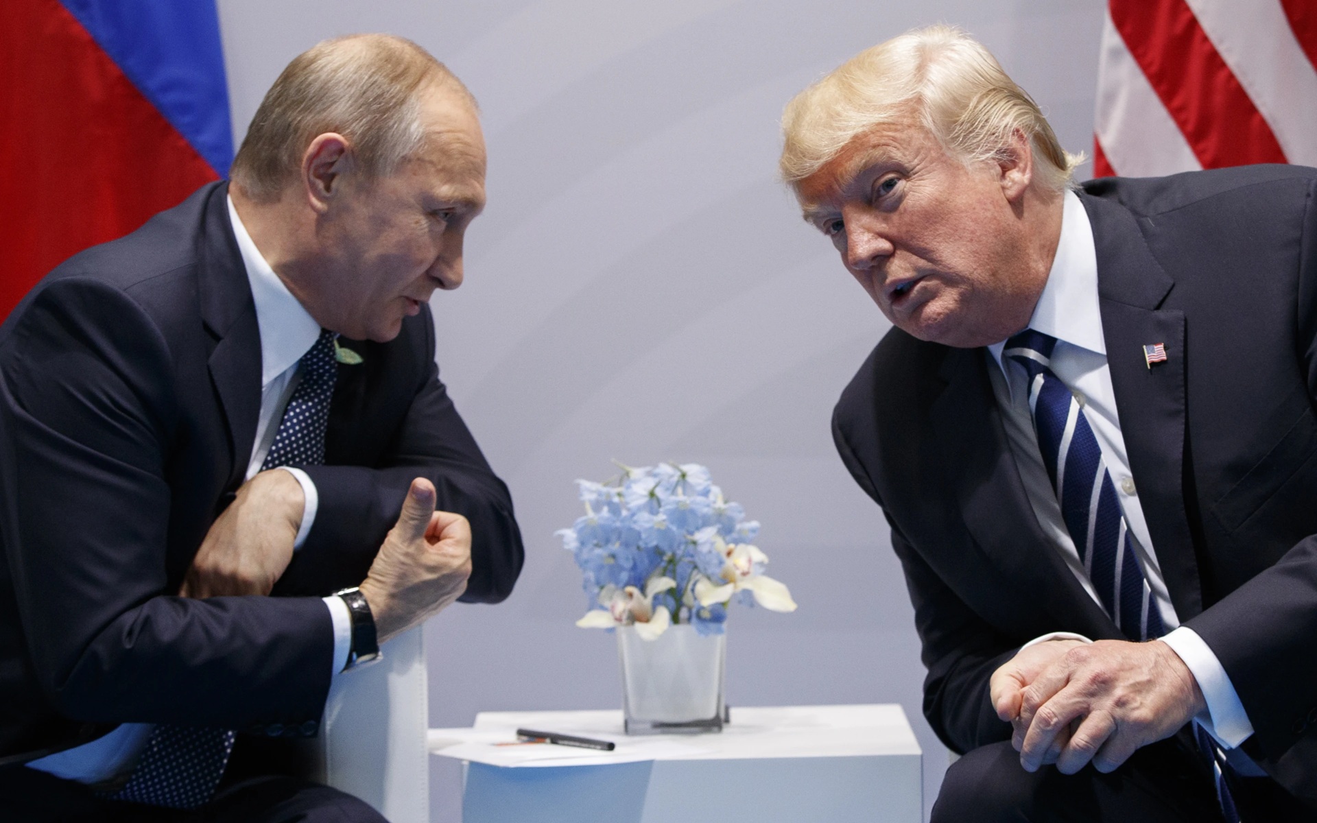 Những nước cờ "ẩn" trước điện đàm giữa hai tổng thống Donald Trump - Vladimir Putin