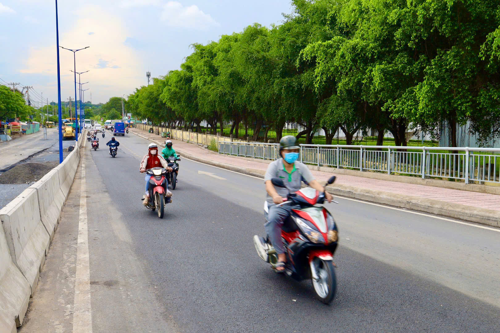 Chưa đầy 70 ngày, cầu Tăng Long đã phải sửa chữa - Ảnh 3.