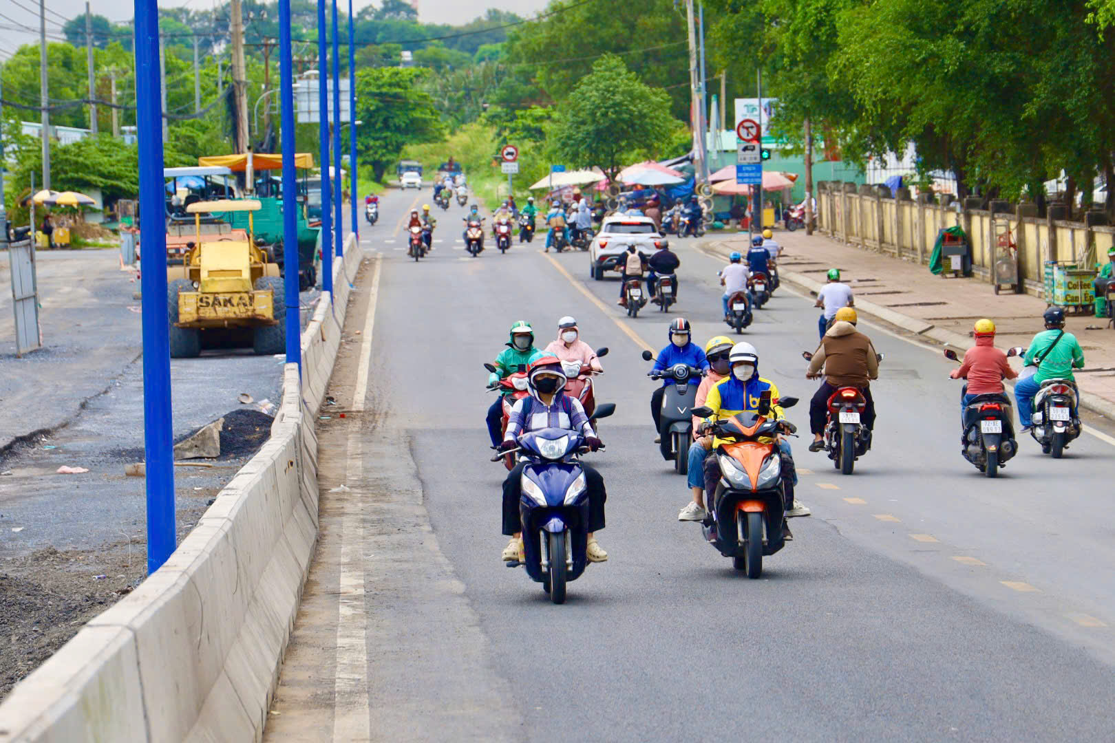 Chưa đầy 70 ngày, cầu Tăng Long đã phải sửa chữa - Ảnh 1.