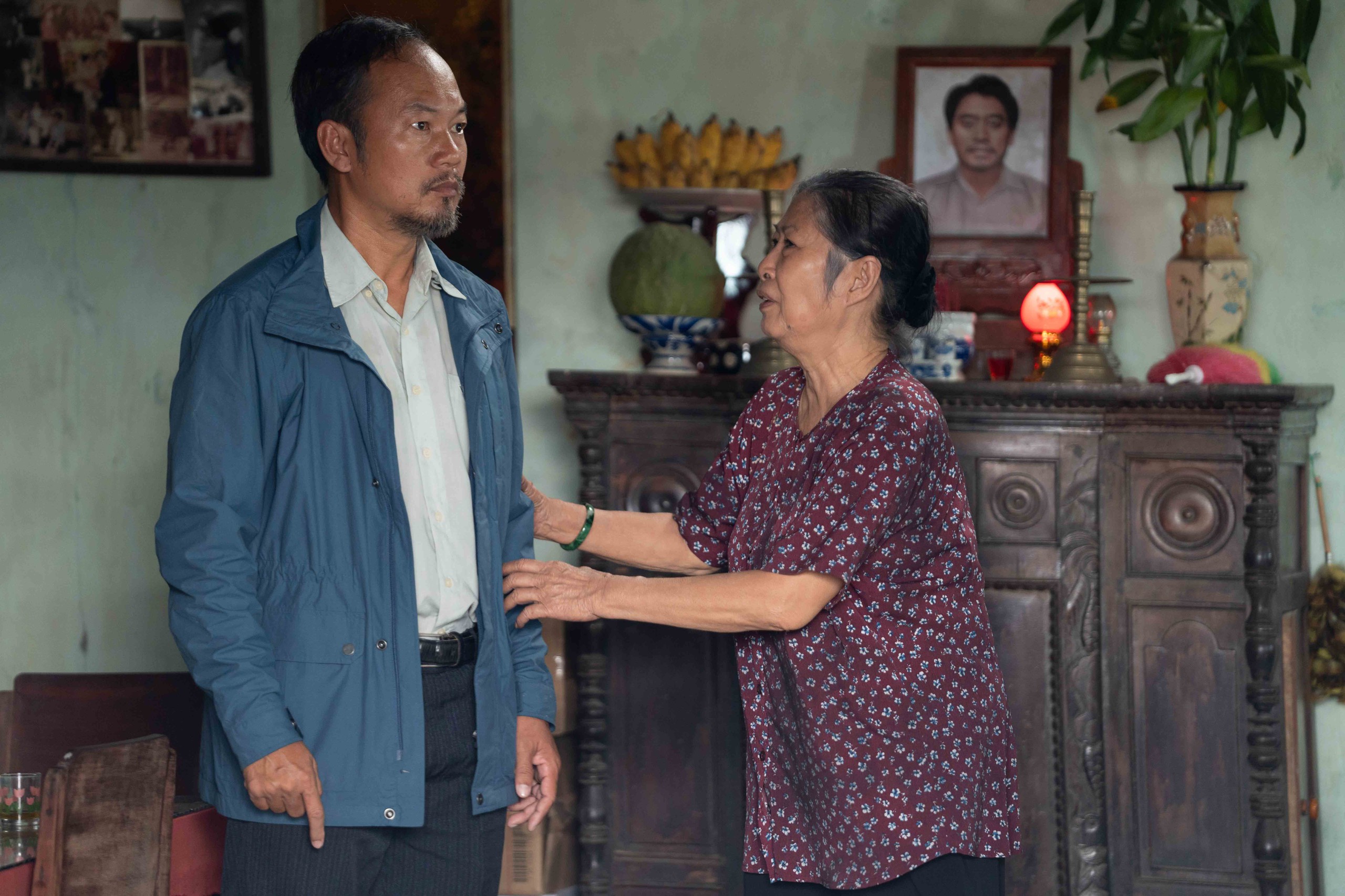 "Lật mặt 8: V&ograve;ng tay nắng" của L&yacute; Hải vượt mốc 100 tỉ đồng - Ảnh 2.