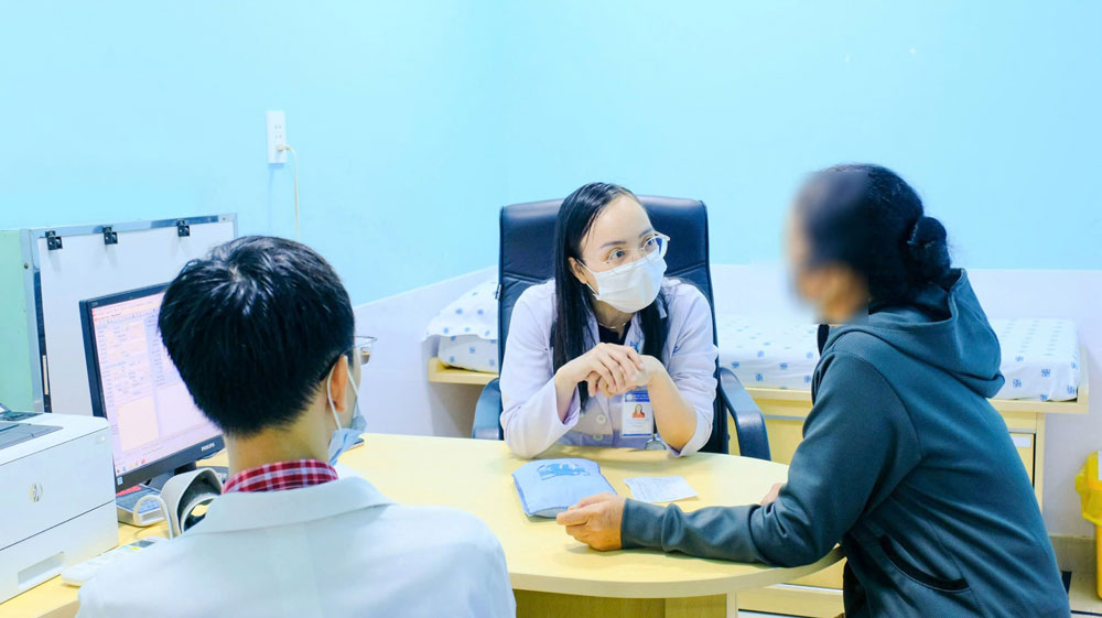 Đổ bệnh vì nắng nóng - Ảnh 1.