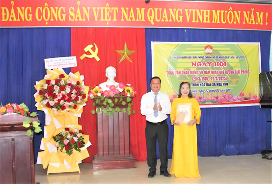 Cô giáo 10 năm gieo chữ - Ảnh 1.