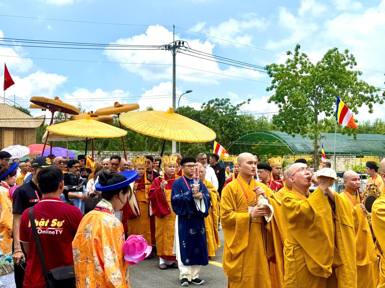 Những hình ảnh cung rước Xá lợi Đức Phật về Bình Chánh- Ảnh 7.