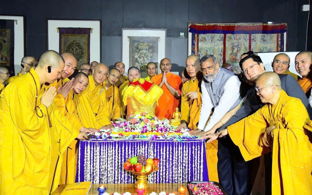 "Tình nguyện viên" VedaX AI giải đáp thông tin về Đại lễ Vesak 2025