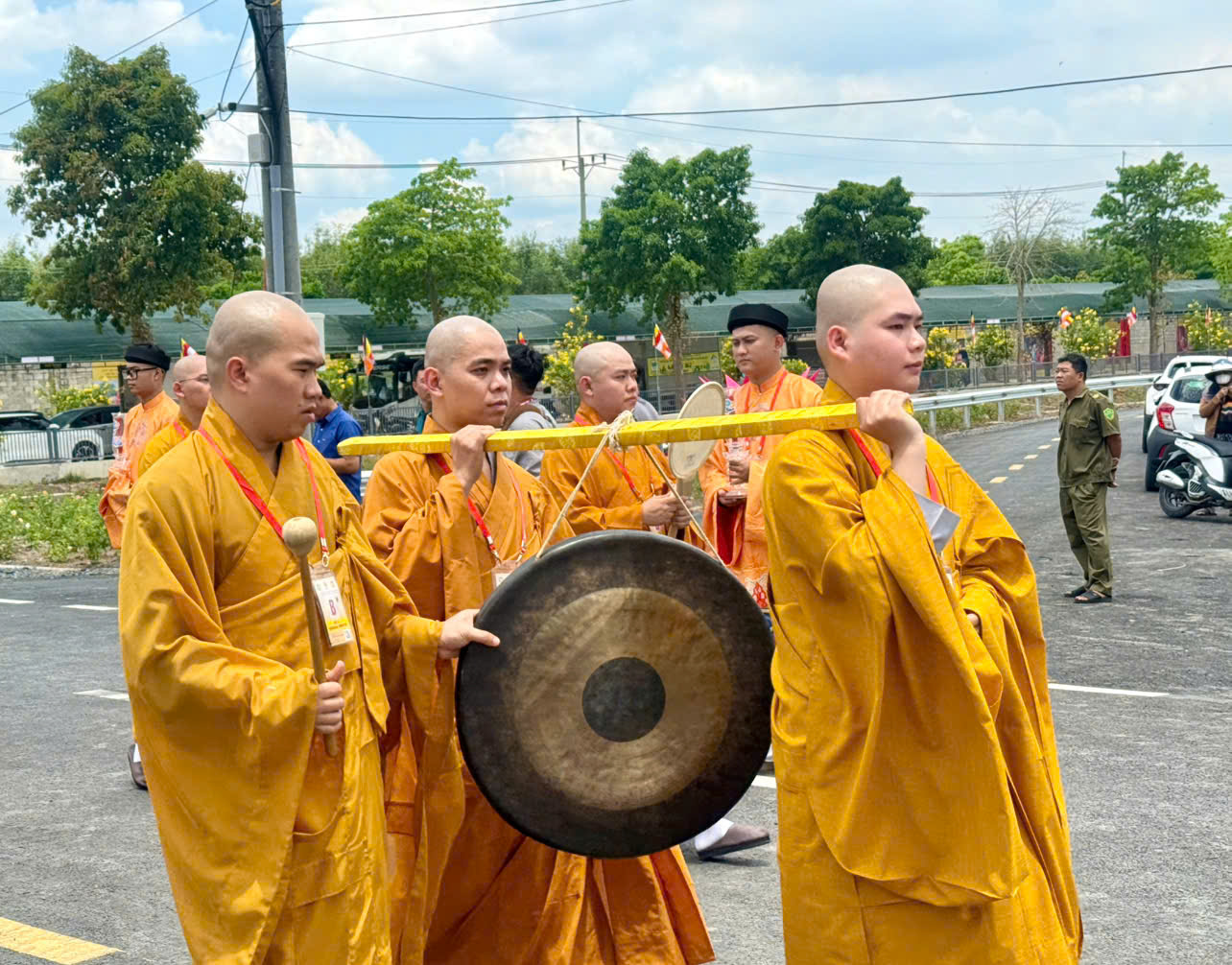 Những hình ảnh cung rước Xá lợi Đức Phật về Bình Chánh- Ảnh 6.