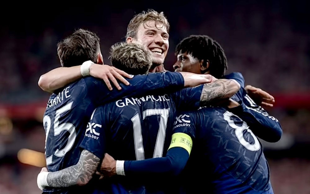 Lạ lùng phong độ của Man United
